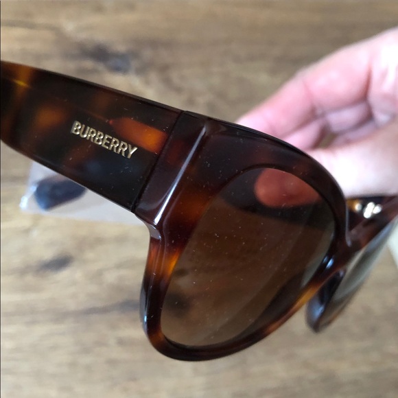 BURBERRY-AUTHENTIC NWT Tortoise Shell Sunglasses - Picture 11 of 16